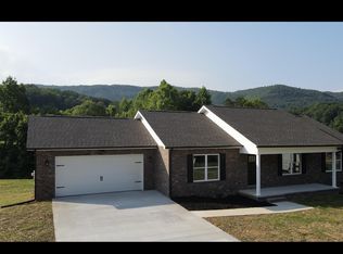 2520 Schisandra Ln, Cosby, TN 37722