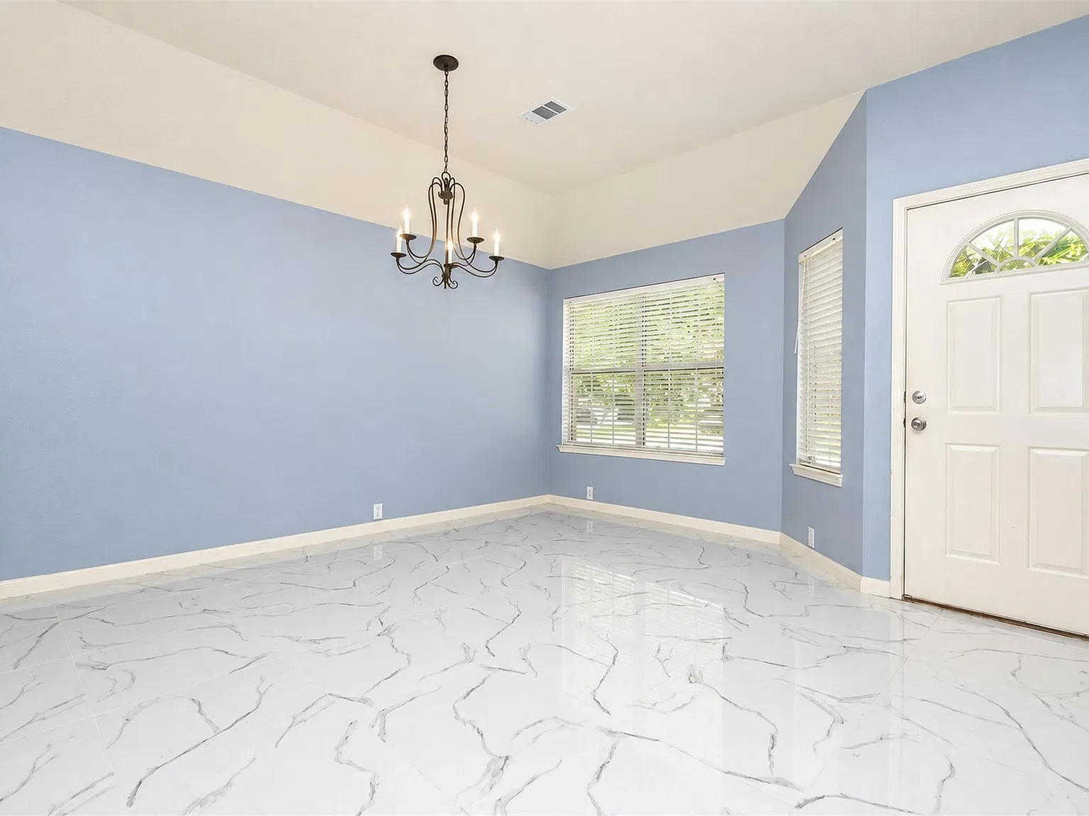 4 bed, 2.0 bath, 1913 sqft, $2,000 — Photo 2