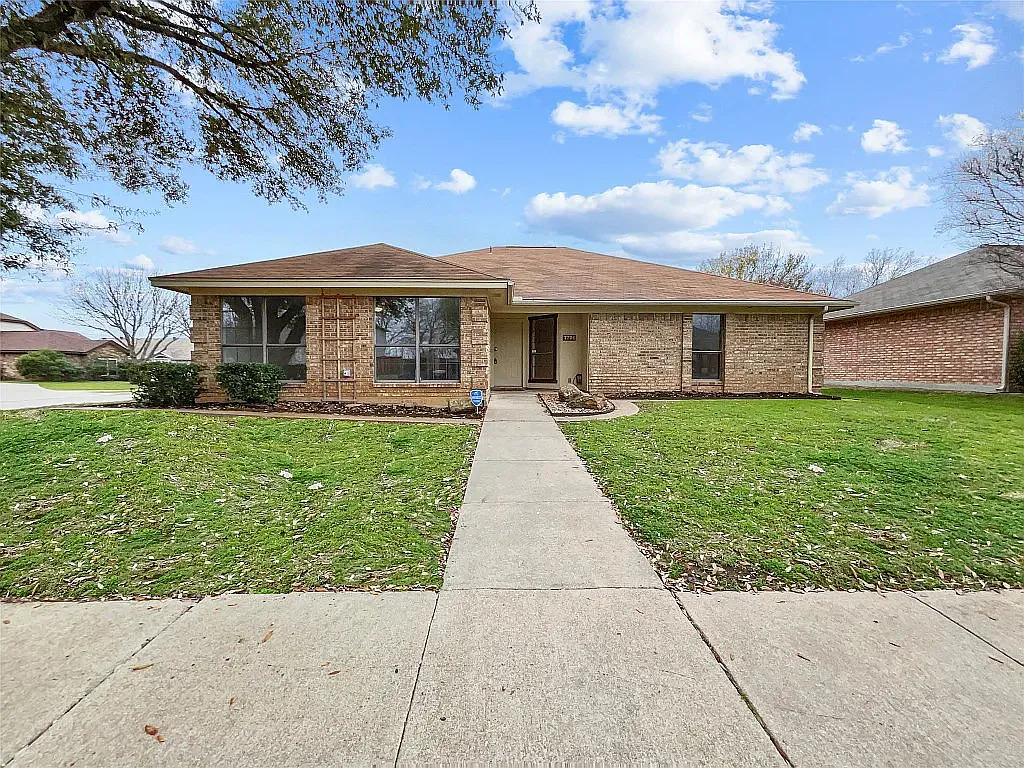 Building Photo - 7701 Prairie Dr #1