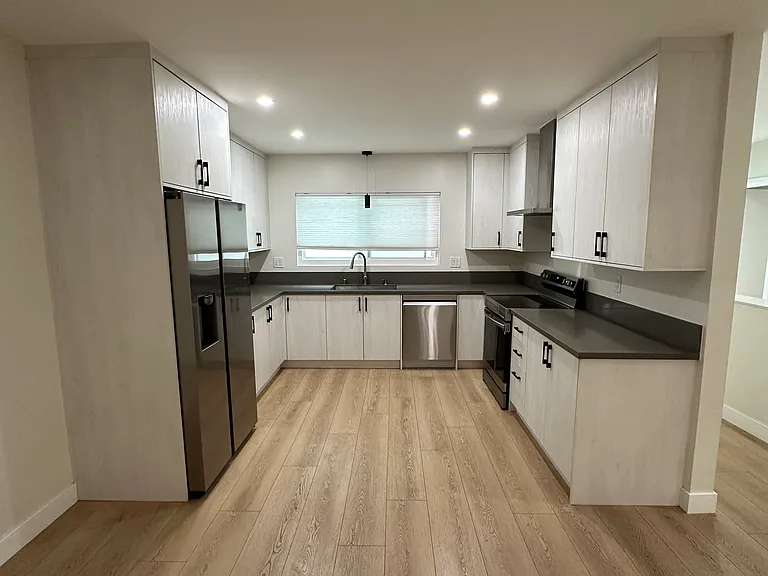 237 N Kenwood St — Photo 3