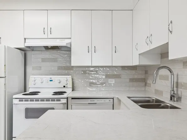 12207 Jasper Ave NW, Edmonton, AB T5N 3K2