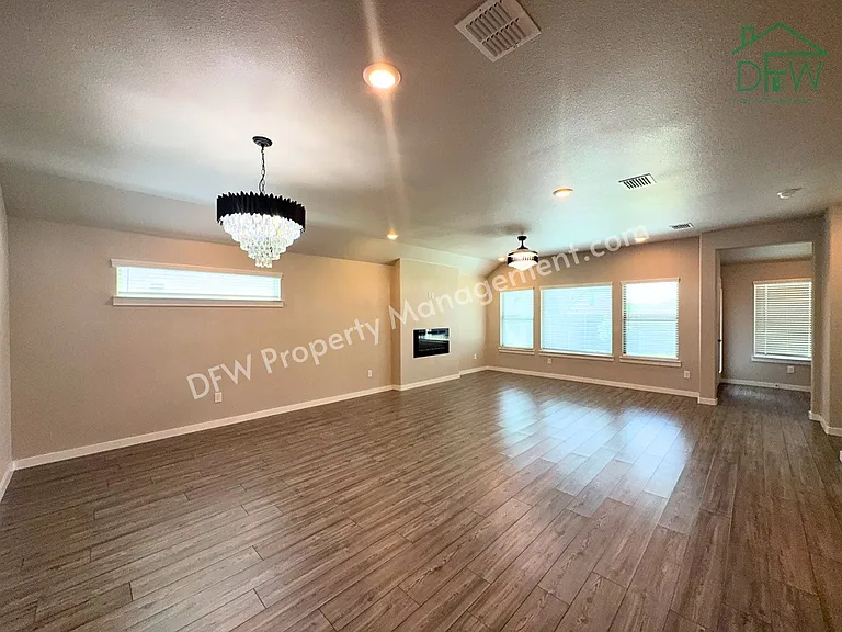 2508 Shakopee St — Photo 2