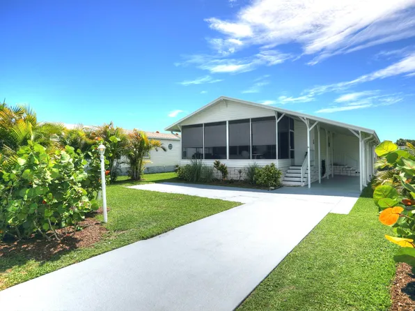 758 Lark Dr, Barefoot Bay, FL 32976