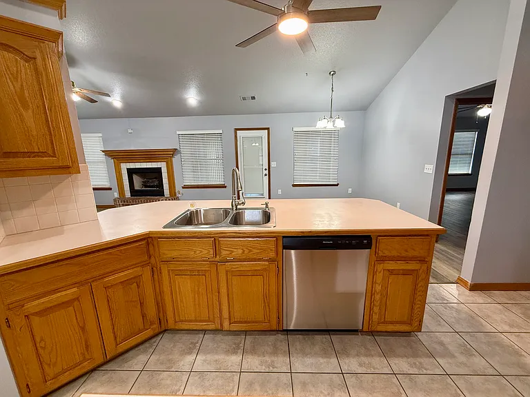 510 College Pl — Photo 14
