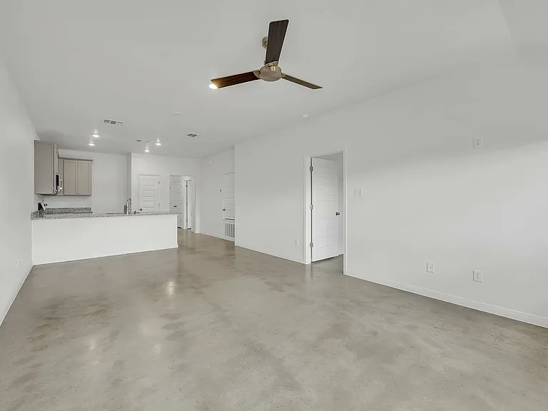 816 Wax Myrtle Ct #B — Photo 7