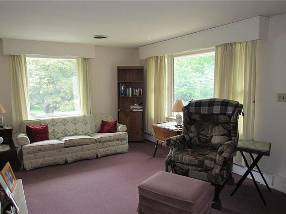 5th image of 215 E Elizabeth Ave
