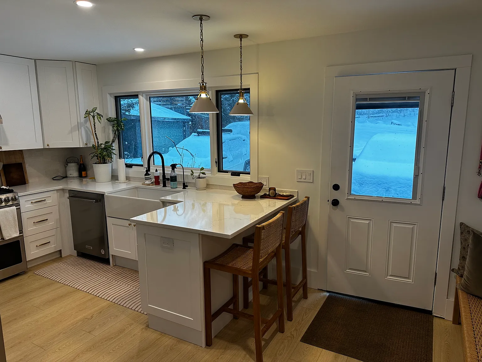 2 bed, 1.5 bath, 1250 sqft, $7,500 — Photo 1