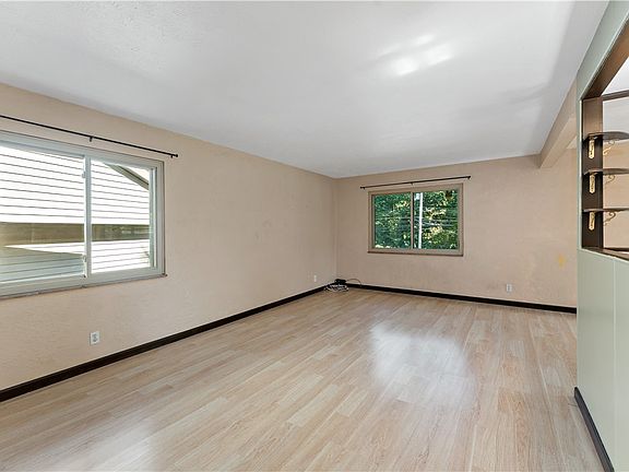 5th image of 200 Elfinwild Rd
