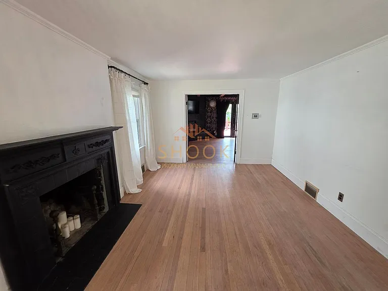 914 Vine St — Photo 5