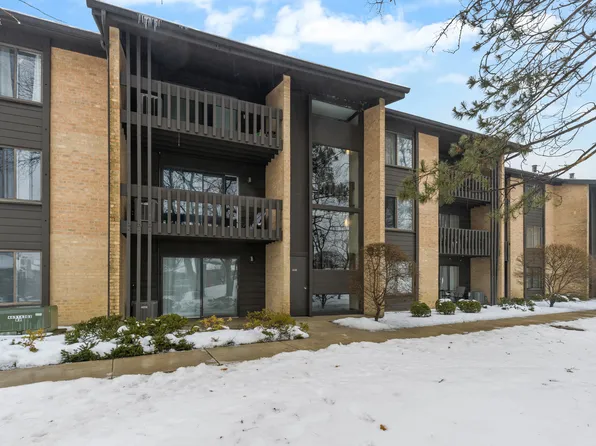6148 Knollwood Dr #205, Willowbrook, IL 60527