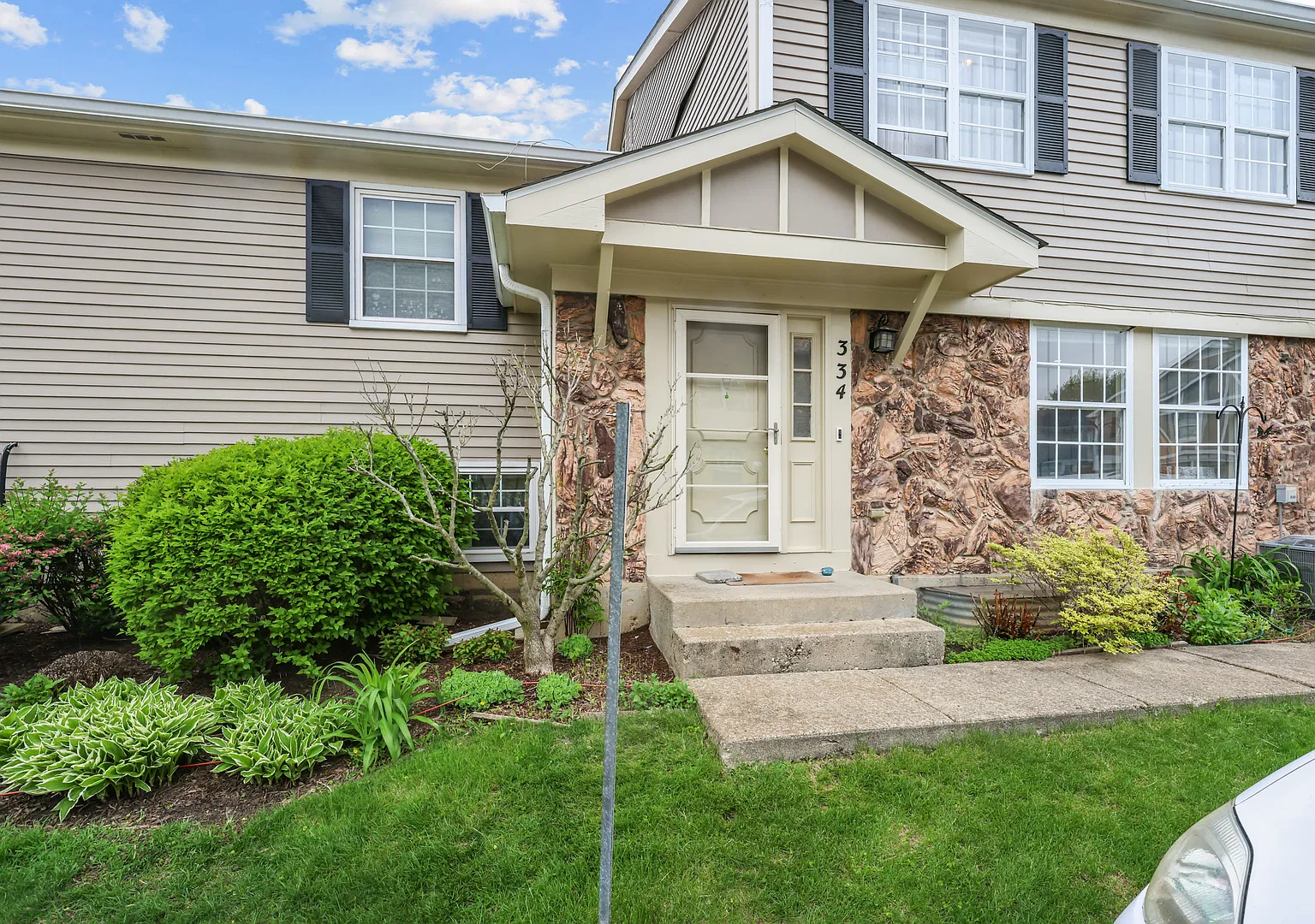 3 bed, 2.5 bath, 1392 sqft, $2,750 — Photo 1