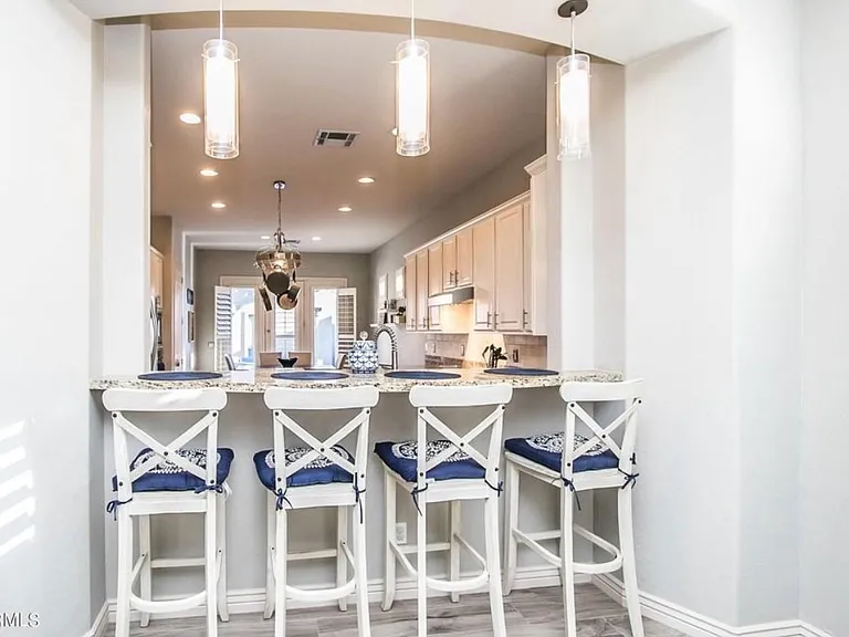 2560 E Wisteria Dr — Photo 8