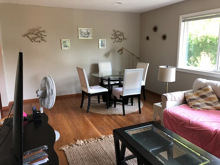 449 Hawthorne Ave — Photo 3