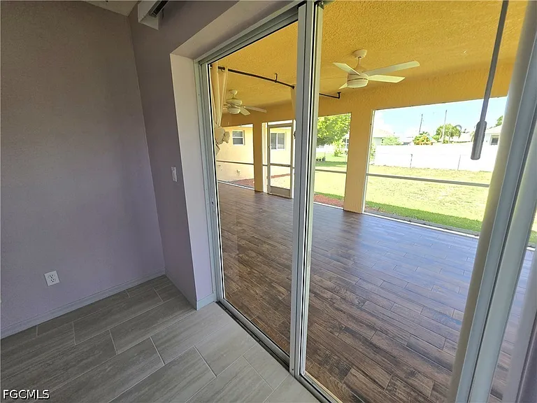 4614 SW 9th Pl — Photo 35