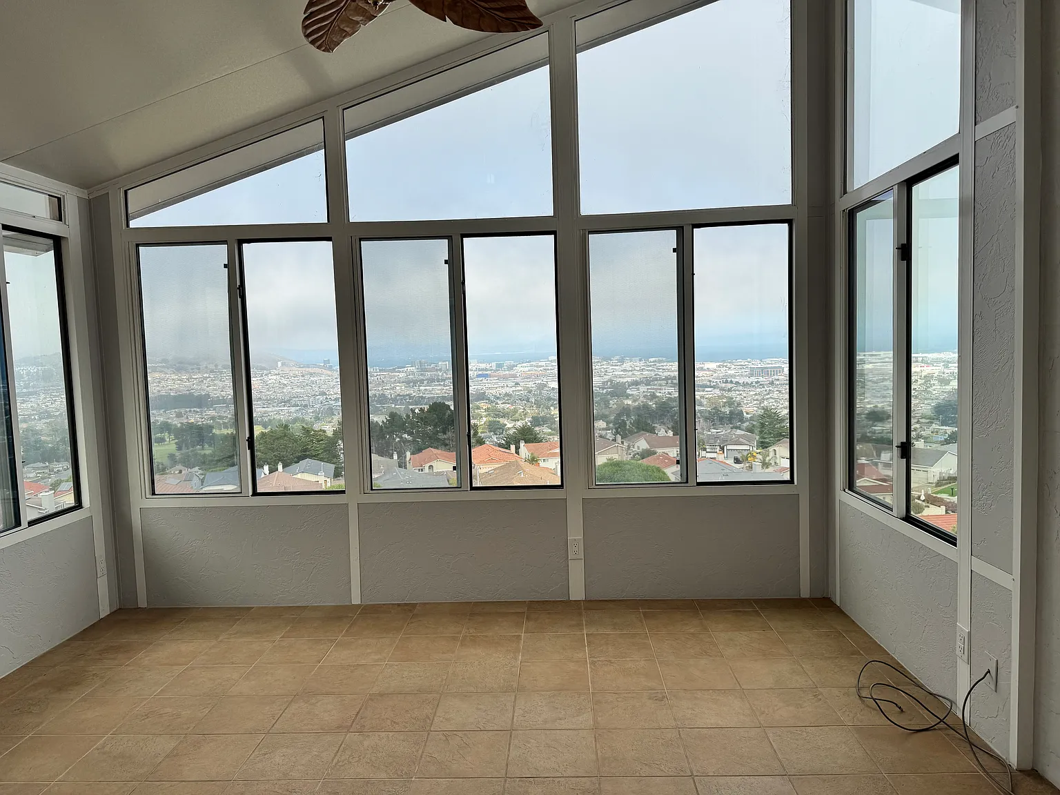 4 bed, 2200 sqft, $7,995 — Photo 4
