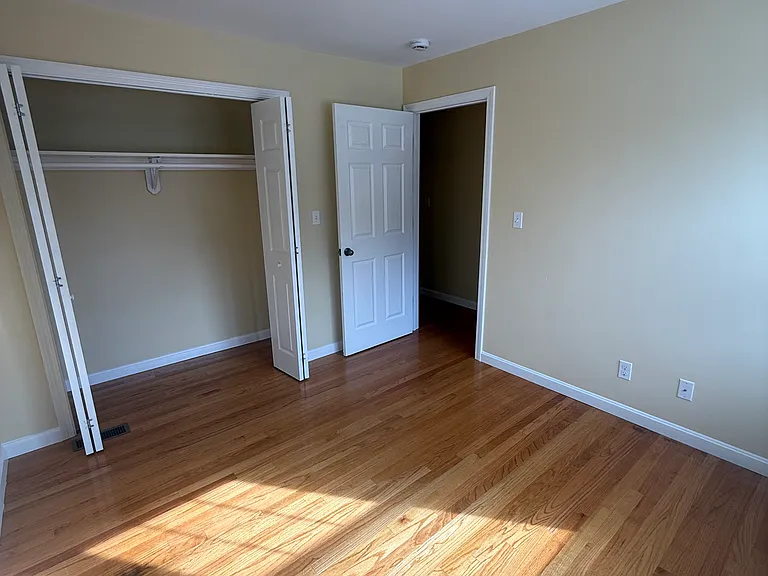 32 Chestnut St #1 — Photo 9