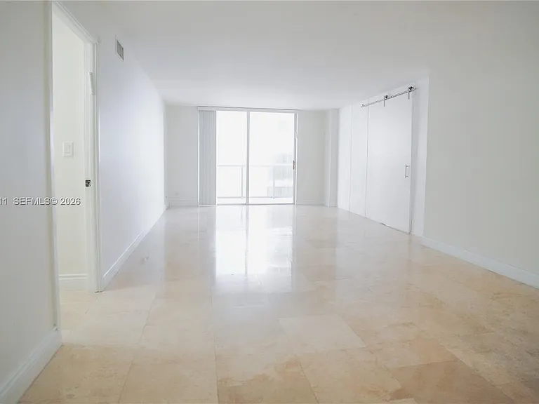 6039 Collins Ave #503 — Photo 5