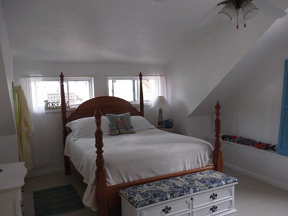 Master bedroom
						:
						Spacious and white. large, double closet measures 11 foot long. Hardwood floor.