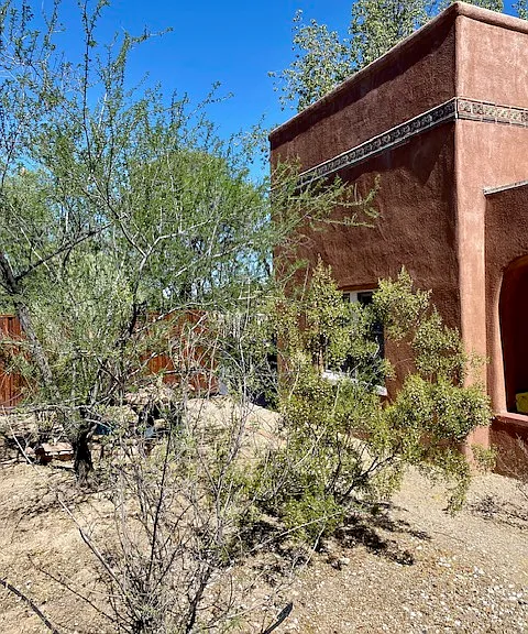 2259 E Blacklidge Dr — Photo 1