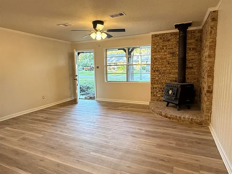 917 W Wildwood Dr — Photo 3