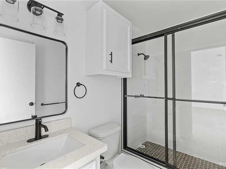 112 E Peter St #3 — Photo 8