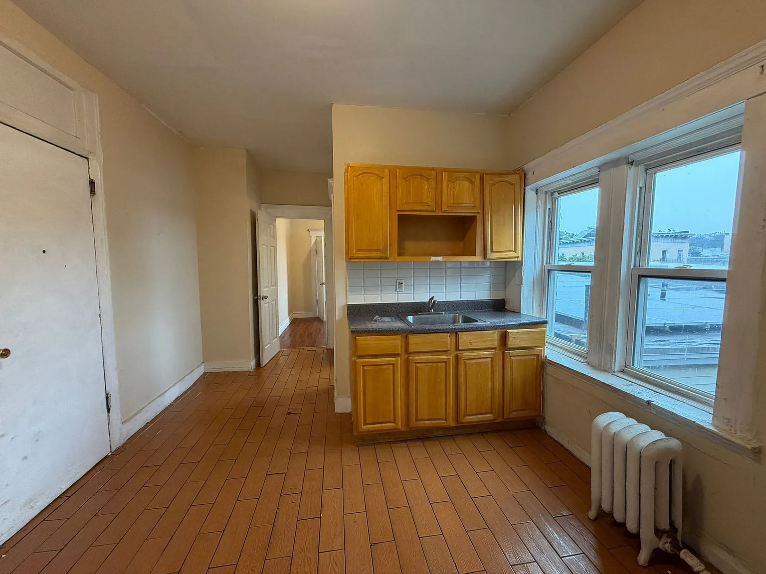 3 bed, $2,100 — Photo 2