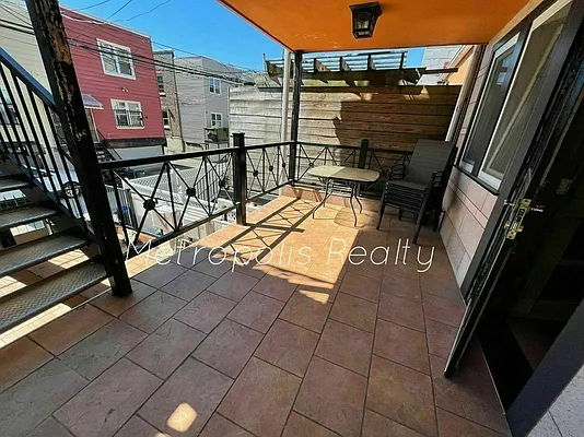 Rented by Metropolis International Realty Inc. | media 11