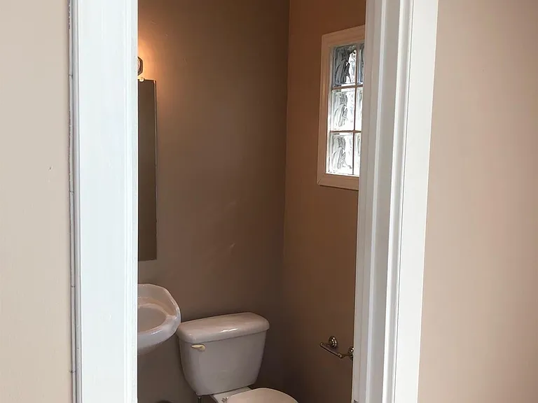 4122 Drake St #1/2 — Photo 8