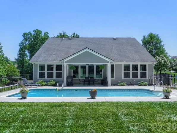 5925 Gatekeeper Ln, Mint Hill, NC 28227