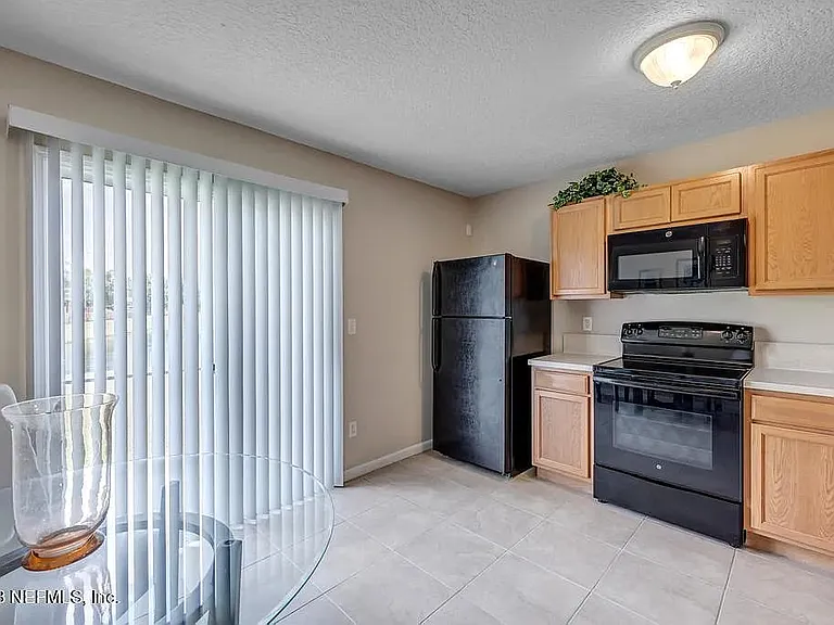 223 Brookfall Dr — Photo 6