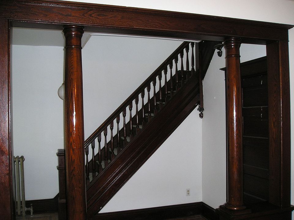 view from living rm.lookin into foyer