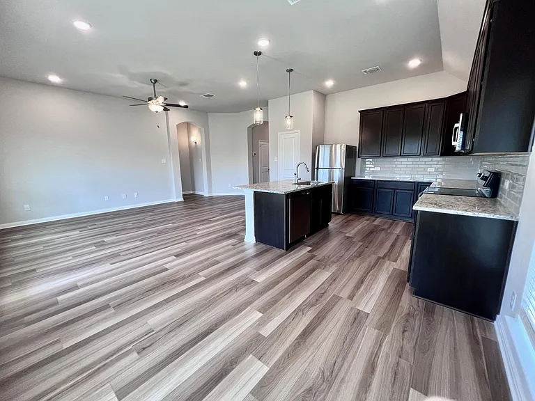 1753 Spence St — Photo 17