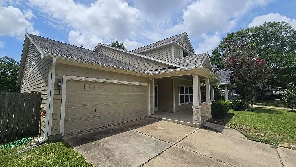 3 bed, 2.5 bath, 2495 sqft, $2,699 — Photo 1