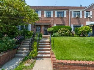 7022 Utopia Pkwy, Fresh Meadows, NY 11365
