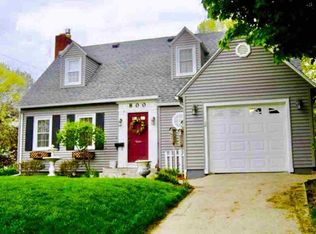 800 N 4th St, Clinton, IA 52732