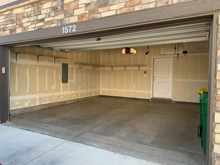 1572 Castle Creek Cir — Photo 13