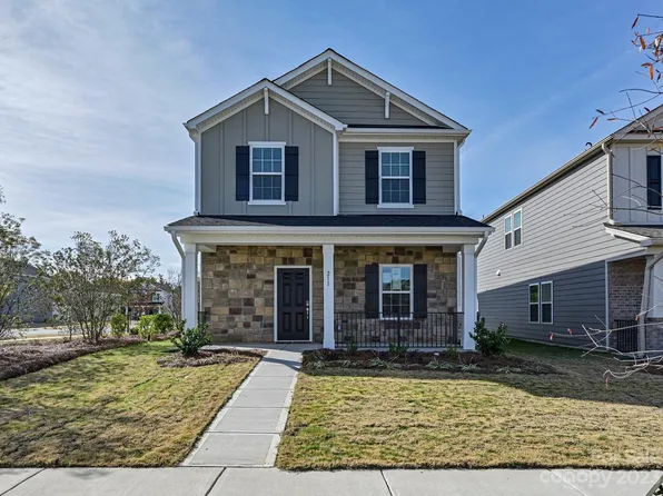 211 Cedar Knoll Cir, Pineville, NC 28134