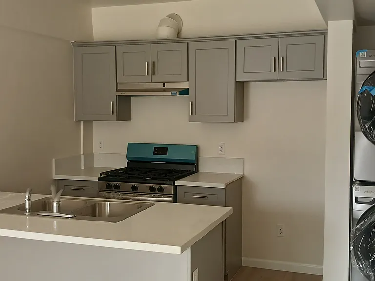 6723 1/2 Tyrone Ave #B — Photo 3