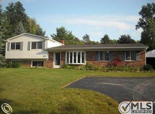 6997 Oak Hill Rd, Clarkston, MI 48348