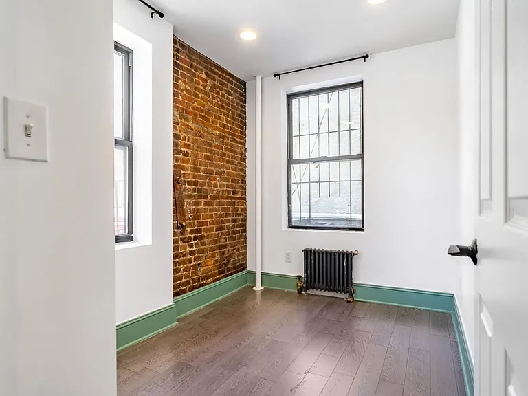 345 E 21st St #1 — Photo 7