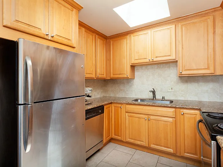 2266 Washington St #341R — Photo 4
