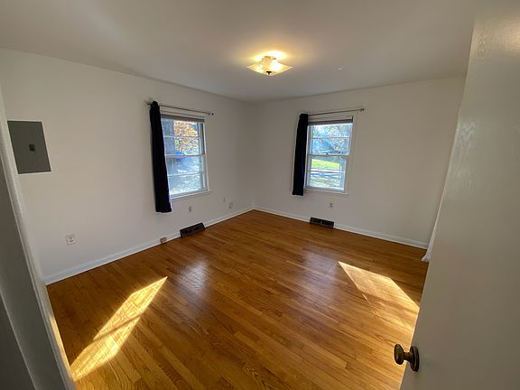 5th image of 406 Oak Ave