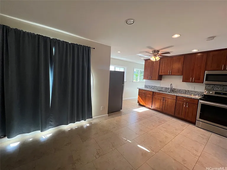 2137 Wilder Ave — Photo 4