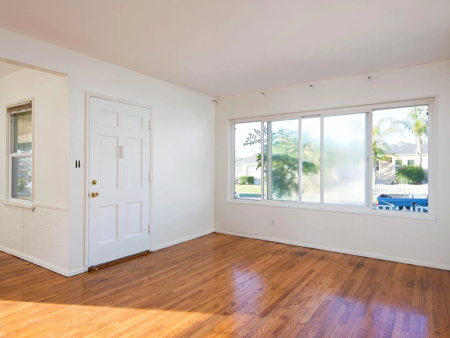 3 bed, 998 sqft, $4,750 — Photo 3