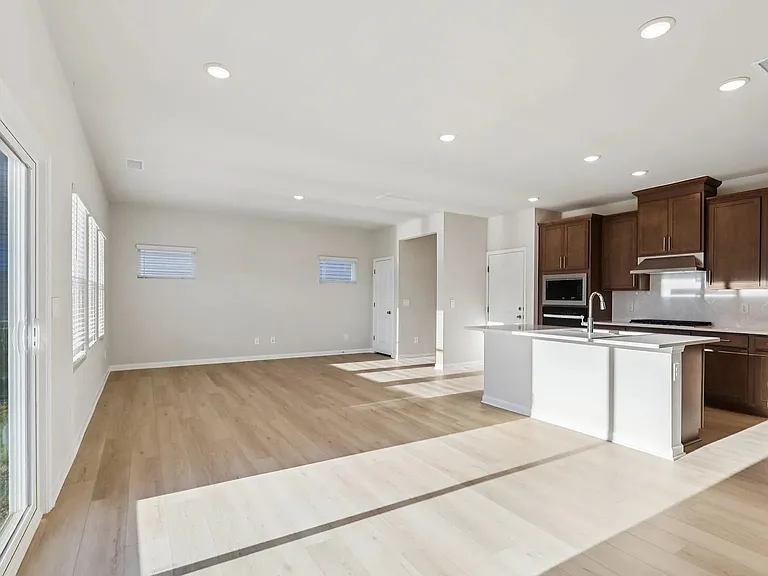 1024 Saint Lawrence Dr — Photo 6