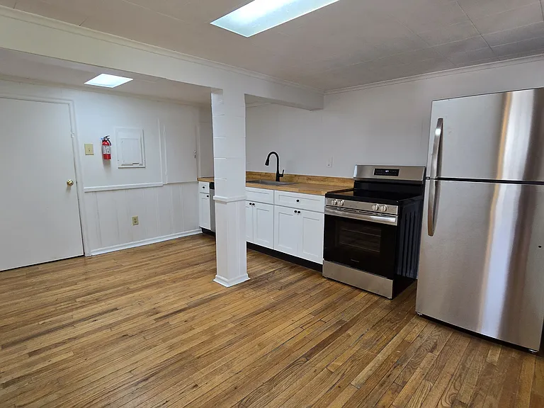 400 W Main St #9 — Photo 8