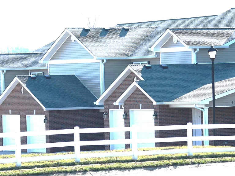 College Station Ct — Photo 3