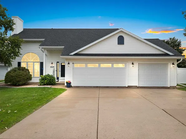 3826 E Ontonagon Ln, Green Bay, WI 54301