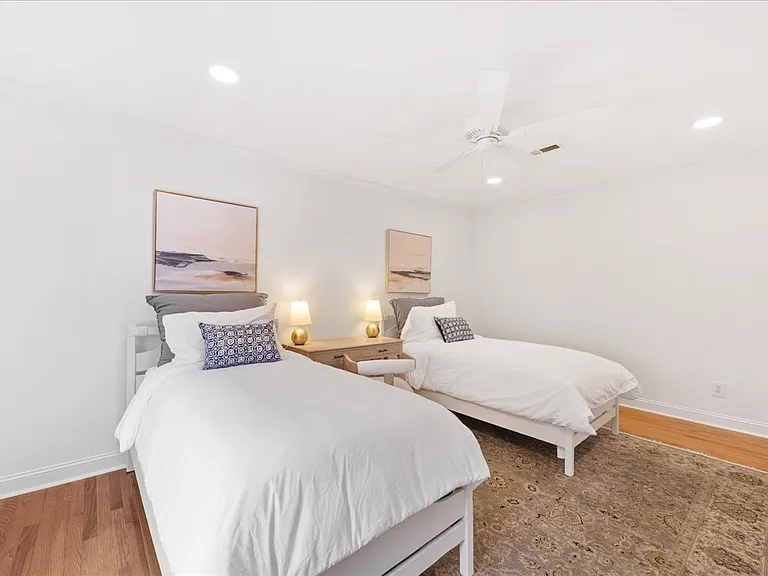 Fourth bedroom with desk, walk-in closet and smartTV with Roku