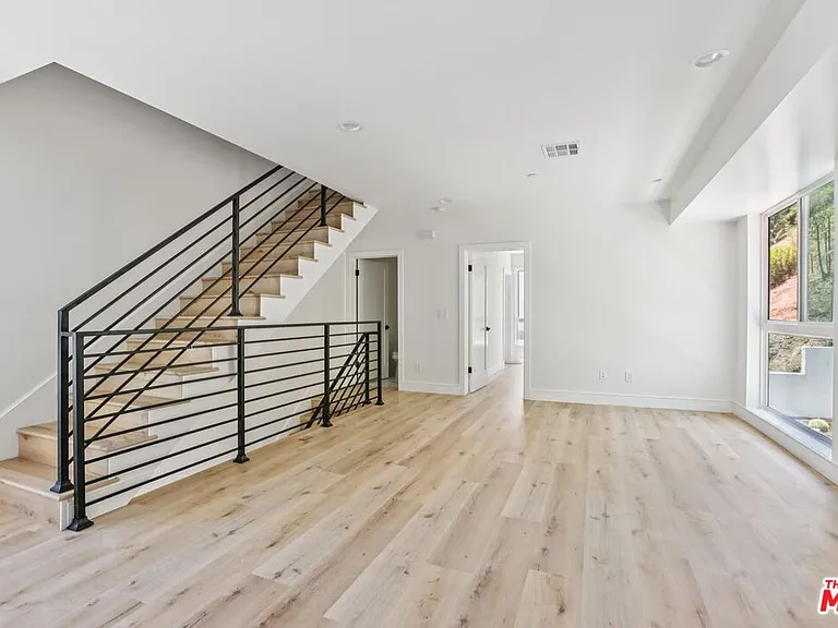 2111 Holly Dr #2 — Photo 17